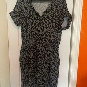 Banana Republic V-Neck Dress Top in Olive & Black